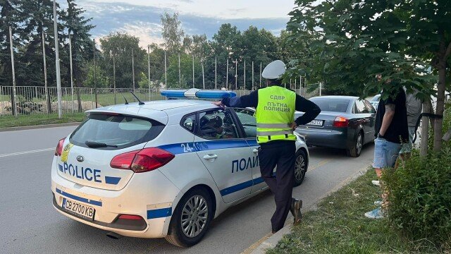 ПЪЛНА АНАРХИЯ: Спипаха 22-годишен със синя лампа в Студентски град