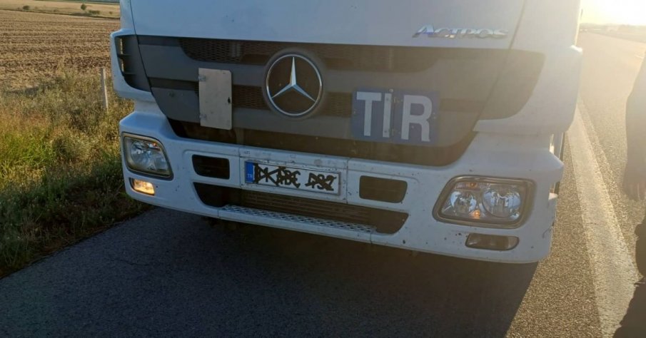 Пиян шофьор на камион си спретна гонка с полицията