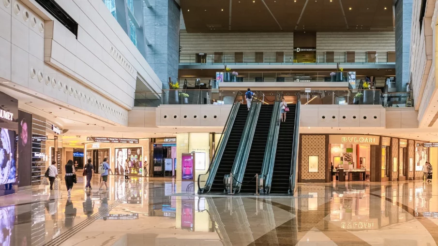 ИЗВЪНРЕДНО: Сигнал за бомба опразни столичен мол