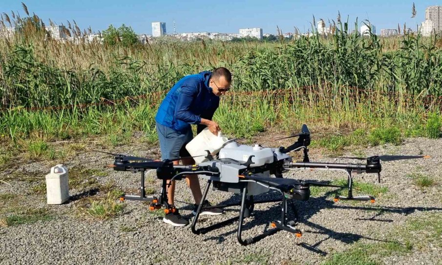 Унищожават с дрон комарите в Бургас (СНИМКИ)