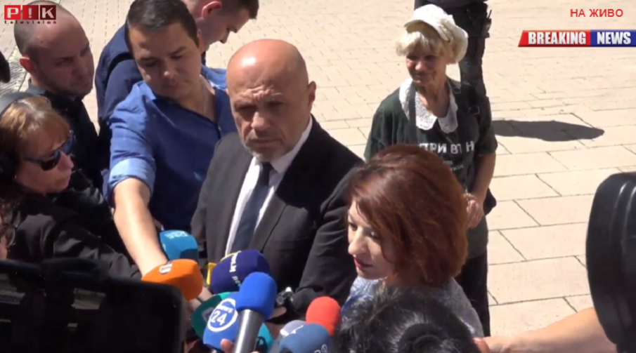 ПИК TV: ГЕРБ с първи думи след връщането на мандата на Румен Радев: Нямаме промяна в позицията, не може да има формула за управление в рамките на този парламент (ВИДЕО/ОБНОВЕНА)