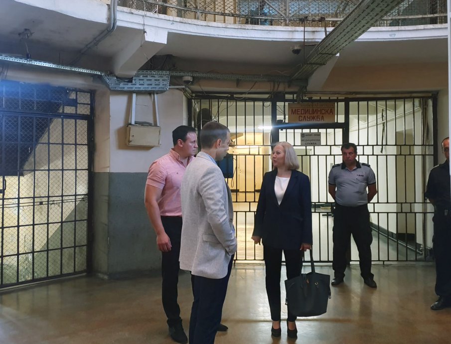 От синдиката на служителите в затворите искат спешна среща с правосъдния министър