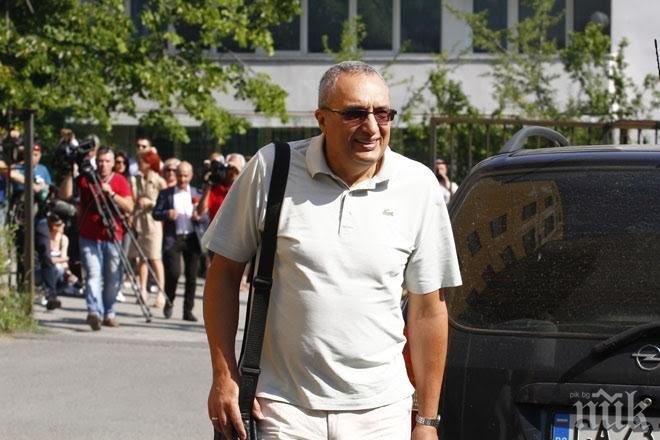 САМО В ПИК И РЕТРО: Събориха родния дом на Костов (СНИМКА)