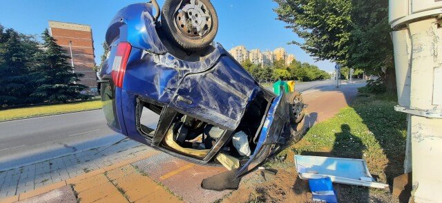 ТЕЖКА КАТАСТРОФА В ПЛОВДИВ! Кола с висока скорост удари друга, след което се преобърна