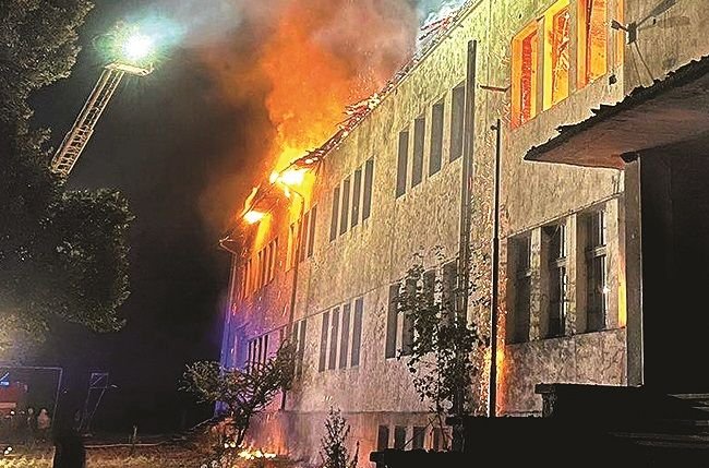 Психично болна подпали училище