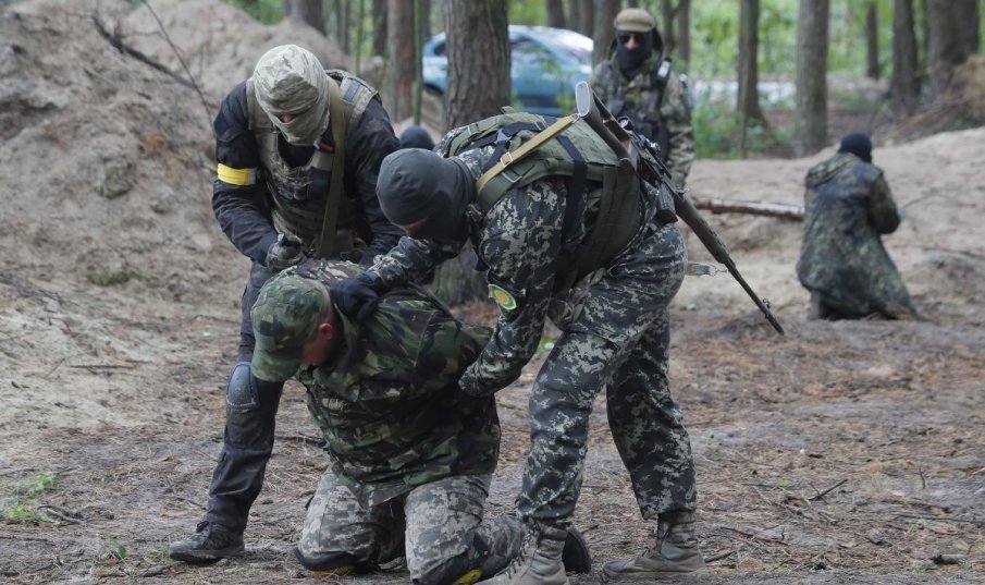 Украинци напускат фронта и страната и обясняват защо не са предатели и дезертьори