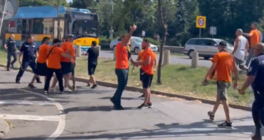 Бой между кипърски и български запалянковци в центъра на София (ВИДЕО/СНИМКИ)