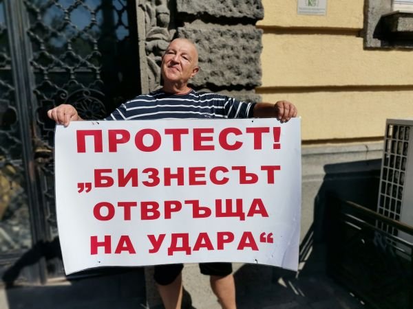 Хотелиери излизат на протест, гонят украинки, държавата не им плащала