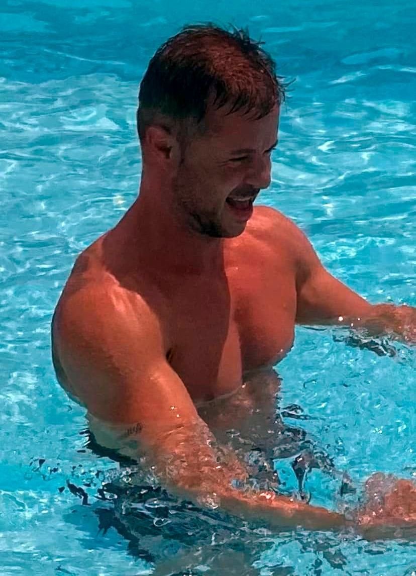 НА КОСЪМ ОТ ИНЦИДЕНТ: Шеф Кустев спаси момиченце от удавяне