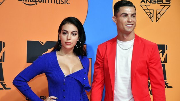 Ще си затвори ли Саудитска Арабия очите за небракуваните Роналдо и Джорджина?