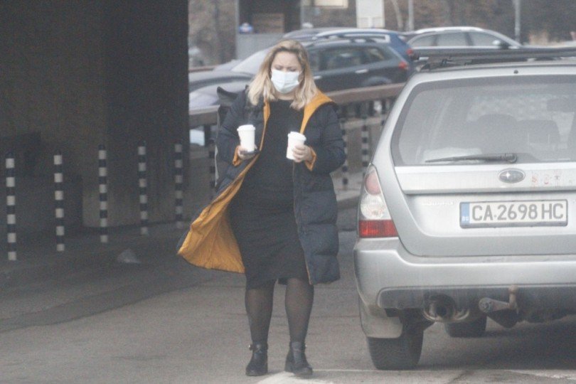 ДРАМА В ПИК: Лора Крумова се разплакала, когато Киро паднал от власт. Битка между нея и Цънцарова кой да се докопа до кабинета на премиера на живо