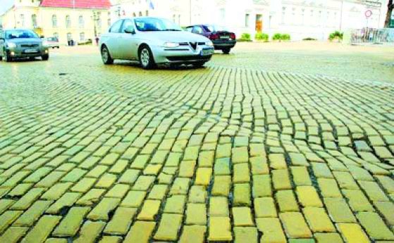 100 хил. лв. глоба за изпълнителя на ремонта на жълтите павета в София