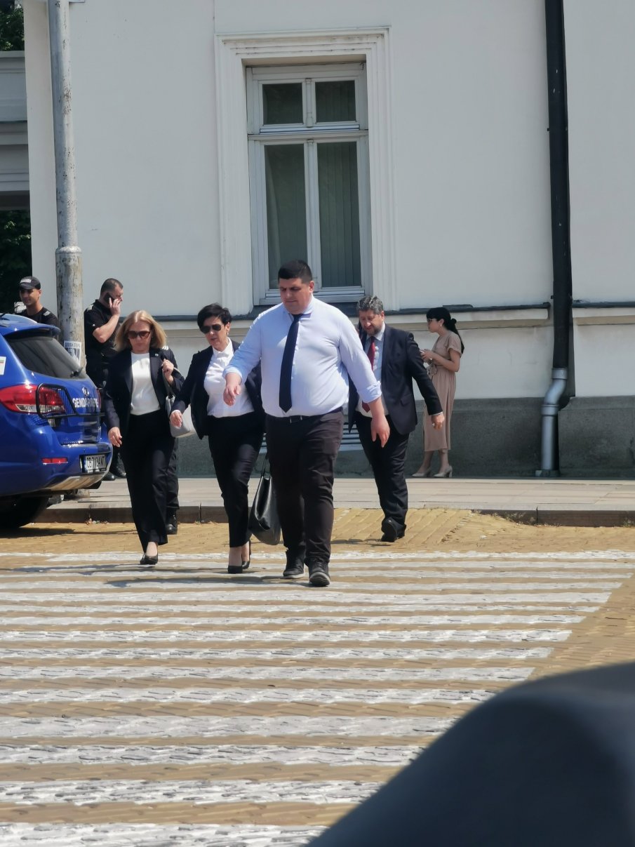 СДС в декларация: В името на властта ДБ са в коалиция с БСП, която подкрепя Путин. И гласуват за Рашков, разпитвал Евгений Михайлов за танковата касета