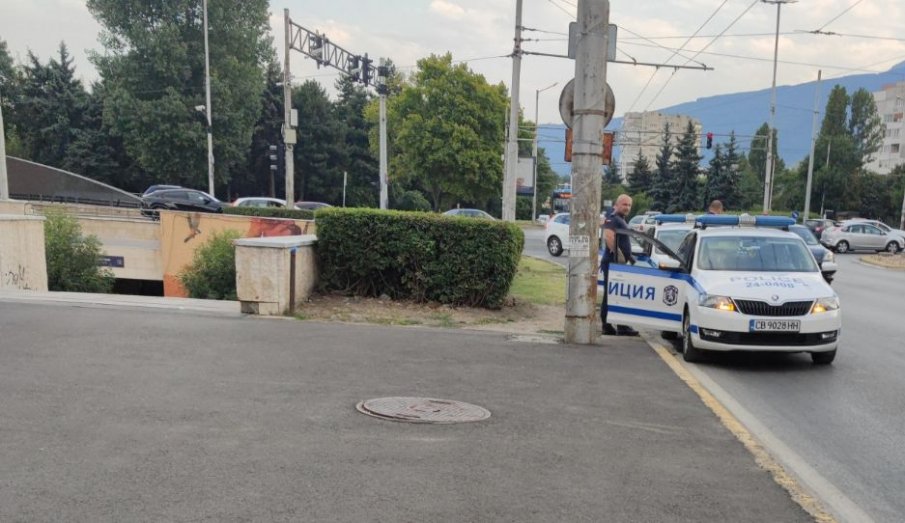 КРЪВ В ЦЕНТЪРА НА СОФИЯ! Намушкаха с нож мъж в парк до бул. България