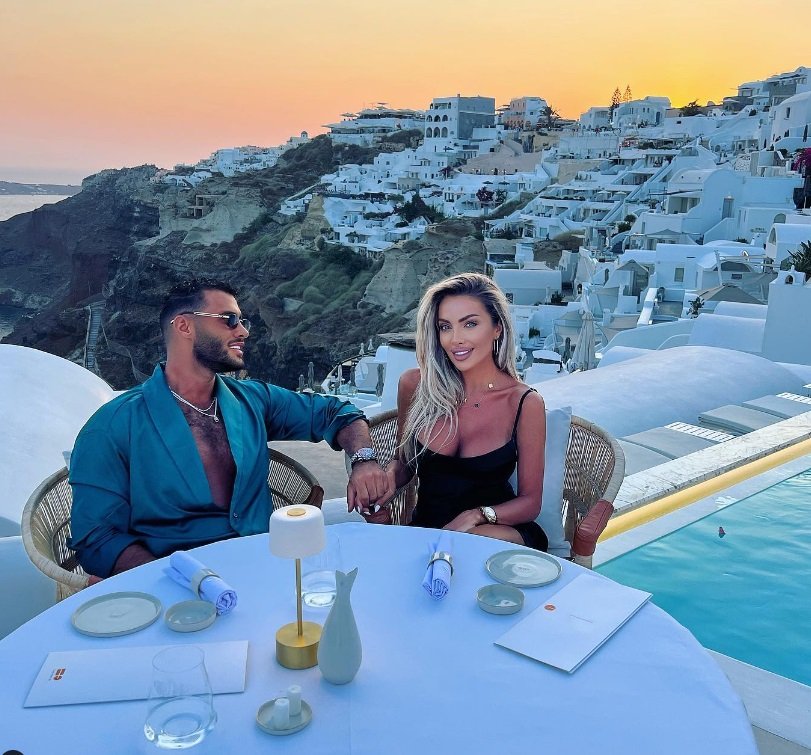 Русата Златка спи за 3 бона в Санторини