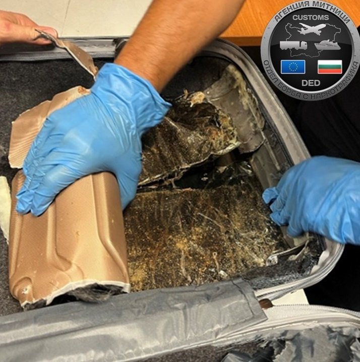 Как изловиха българката с 3 кила хероин на летище София