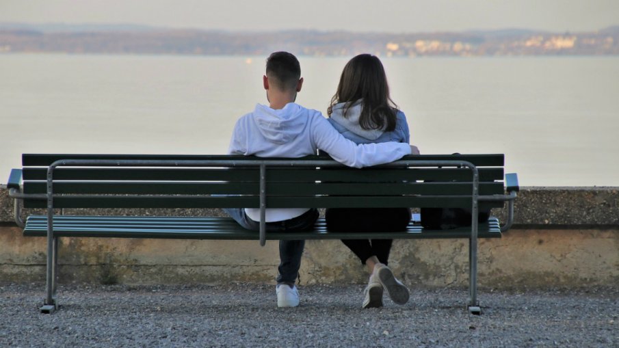 Между първата и втората среща - минно поле