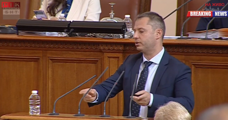 ПЪРВО В ПИК TV! Делян Добрев нагорещи страстите в парламента: Държавата може да няма мнозинство, но Лукойл или “Литаско” имат мнозинство - НА ЖИВО