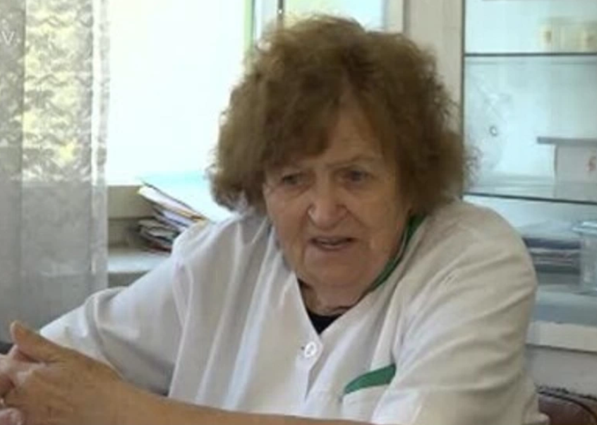 Лекар на 82 години се грижи за над 1000 души в пет села