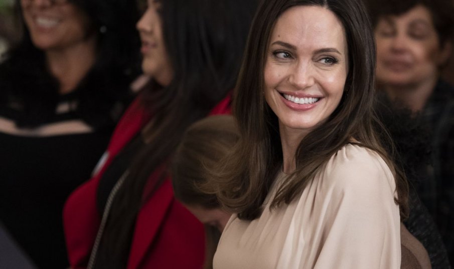 ИЗВЪН ПРОЖЕКТОРИТЕ: Анджелина Джоли напуска Холивуд