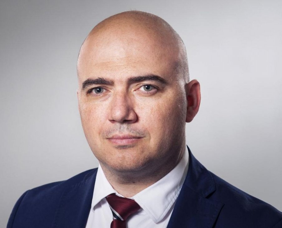 Министърът на туризма: Държавата плаща престоя на украинските бежанци в хотелите до 15 ноември, след това да решават къде искат да отидат Министърът на туризма: Държавата плаща престоя на украинските бежанци в хотелите до 15 ноември, след това да решават къде искат да отидат