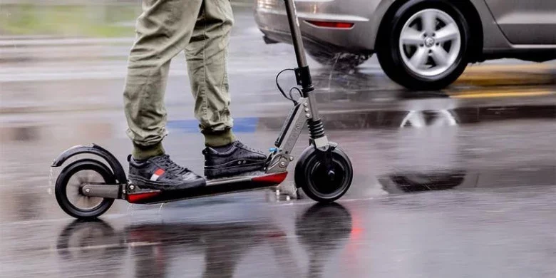 Блъснаха 17-годишно момче на тротинетка в Ямбол