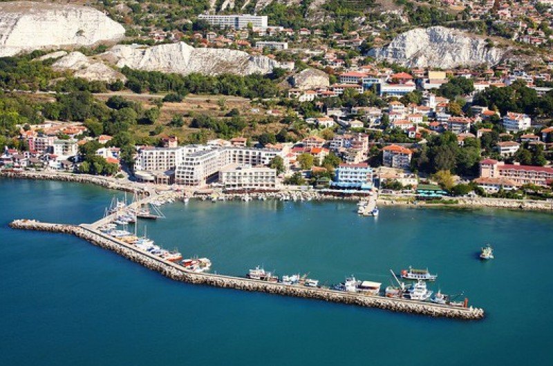 ОТ 1 АВГУСТ: Платено паркиране в Балчик, плащате левче за час