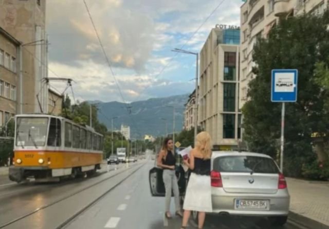 ОПАСНО: Кухи лейки си играят на руска рулетка в столичния квартал Лозенец