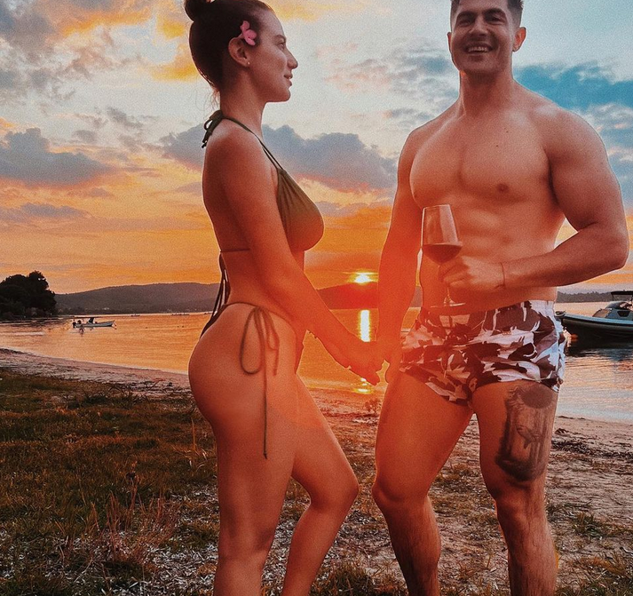 МРЕЖАТА СЕ ЧУДИ: Татко ли ще става Иво Аръков? (СНИМКА)