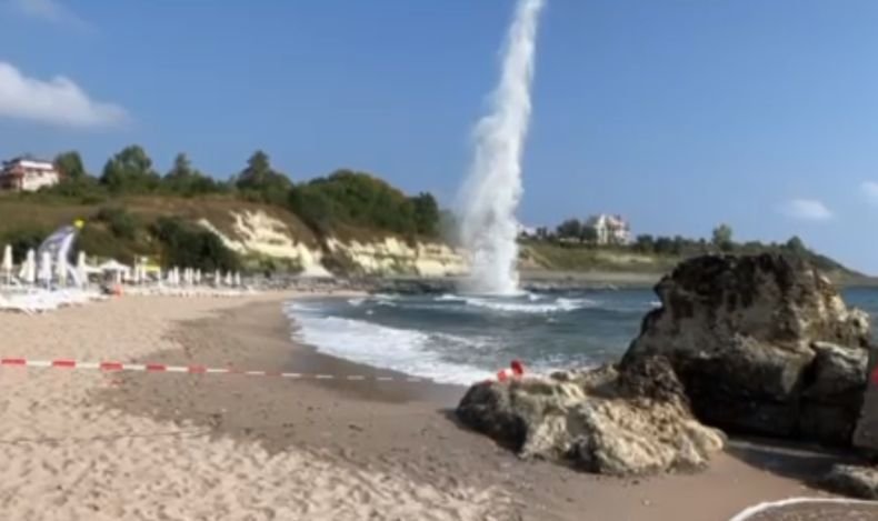 Взривиха мината, изплувала край Царево