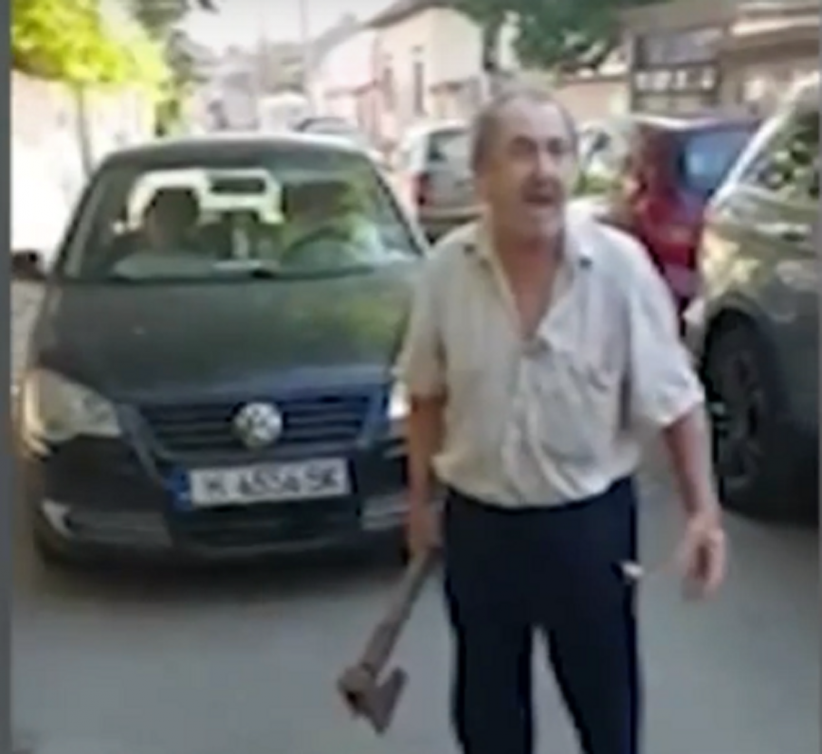 Побеснял старец плаши бременна с брадва в Шумен