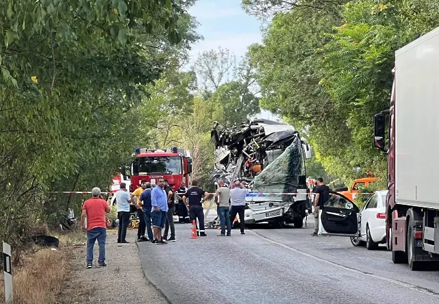 Повдигнаха обвинение на шофьора на румънския автобус за катастрофата с 4 жертви край Велико Търново