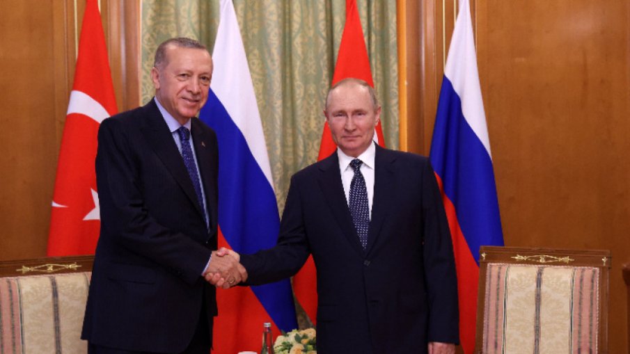 Путин и Ердоган - двама лидери, които постигат разбирателство, докато Европа се чуди дали да се къпе, или да гаси лампите вечер