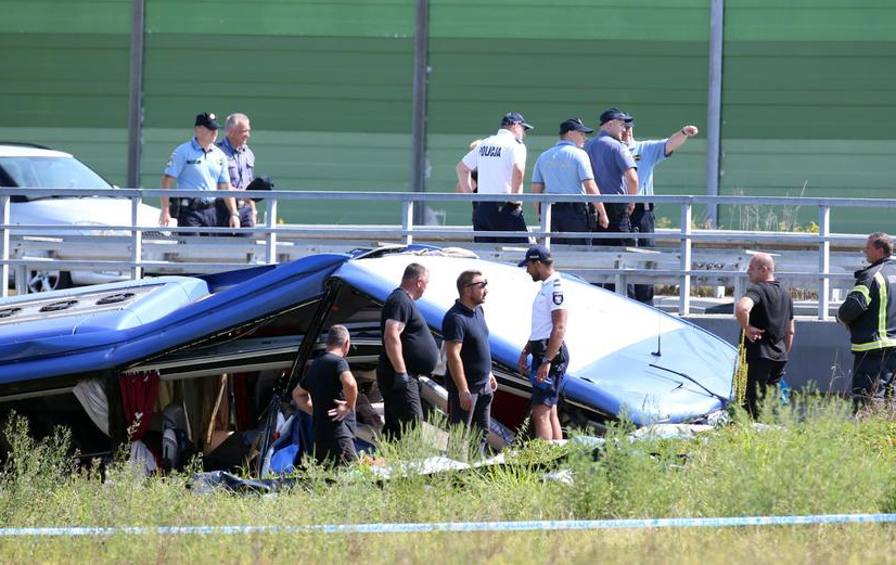 КЪРВАВО МЕЛЕ: 12 загинали и над 40 ранени при катастрофа с автобус в Хърватия