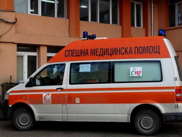 ЗДРАВЕН АБСУРД: Лекуваха от пневмония мъж с пилешка кост в бронхите