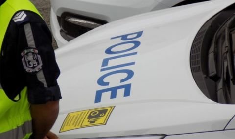 ОТ ПОСЛЕДНИТЕ МИНУТИ: Тежка катастрофа между бус, лек и товарен автомобил, има жертва