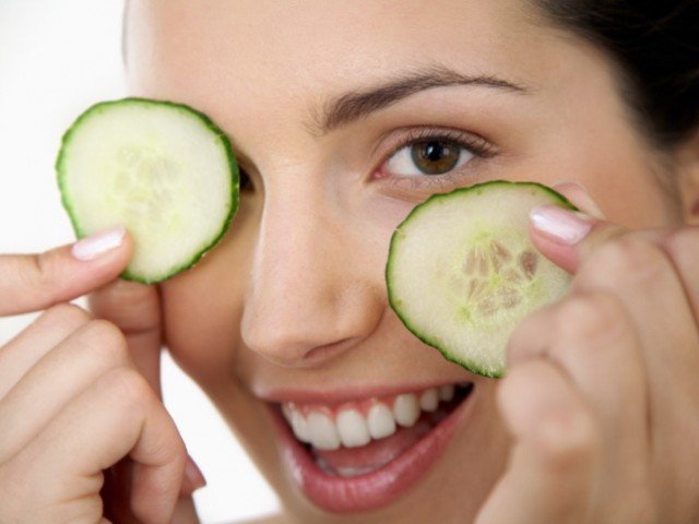 Как да премахнем торбичките под очите с черен чай?