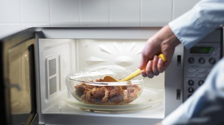 6 продукта, които не трябва да затопляте в микровълновата