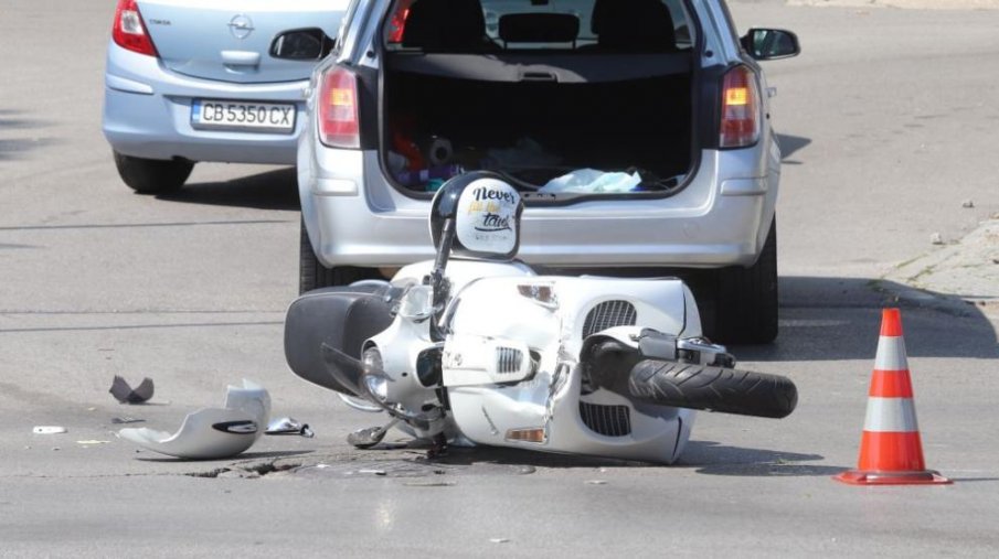Помляха моторист на пътя Пловдив-Карлово, задръстването е огромно