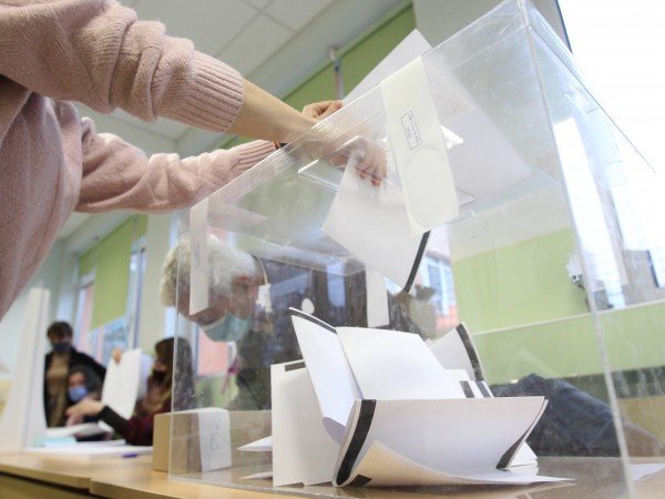 ВАС разреши на партиите да определят членове на РИК с електронен подпис