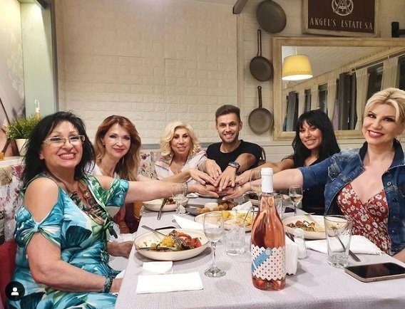 Естрадният елит се събра на вечеря