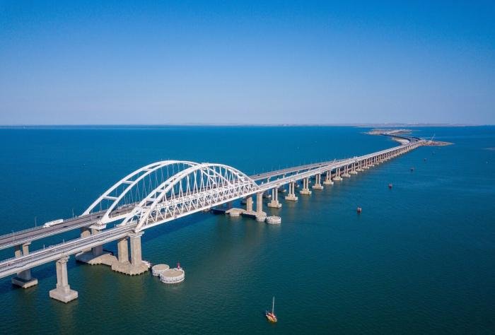 Украйна заплашва да демонтира Керченския мост