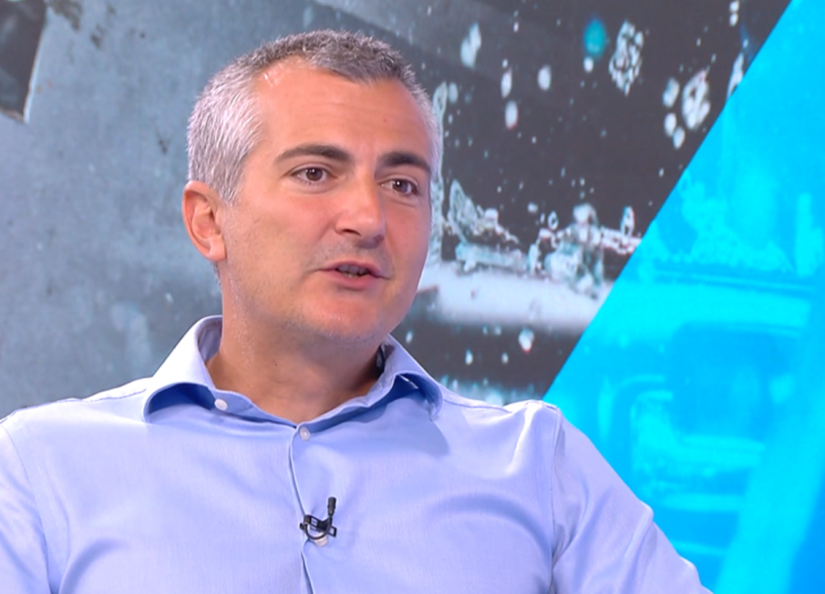 Димитър Илиев: За 2,5 месеца не можах да изправя един от съборените пътни знаци