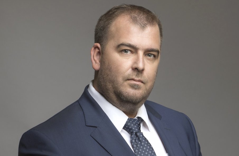 Явор Гечев отпусна 25 бона на младите фермери, чието стопанство изгоря при умишлен палеж