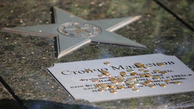 Фенове на Левски се гаврят: Ловешката пасмина уважи Тройчо Монетата