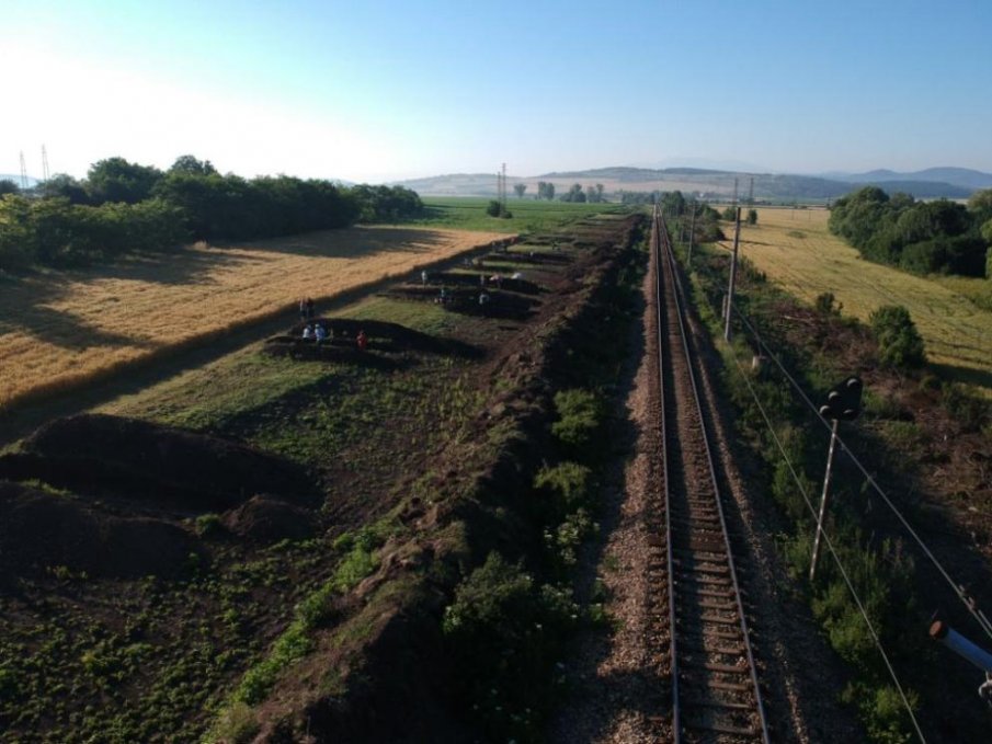 НАХОДКИ: Откриха 10 археологически обекта по трасето на жп линията Волуяк-Драгоман (СНИМКИ)