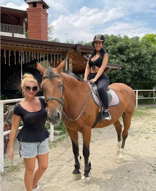 Теди Кацарова на уроци при Повелителката на конете