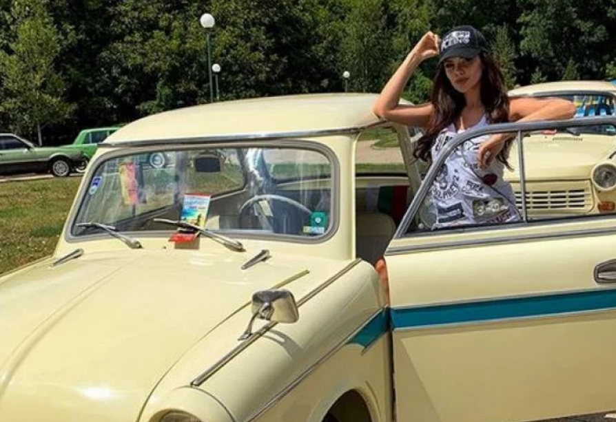 Бащата на Преслава пак грабна награда с трабанта на ретро парад