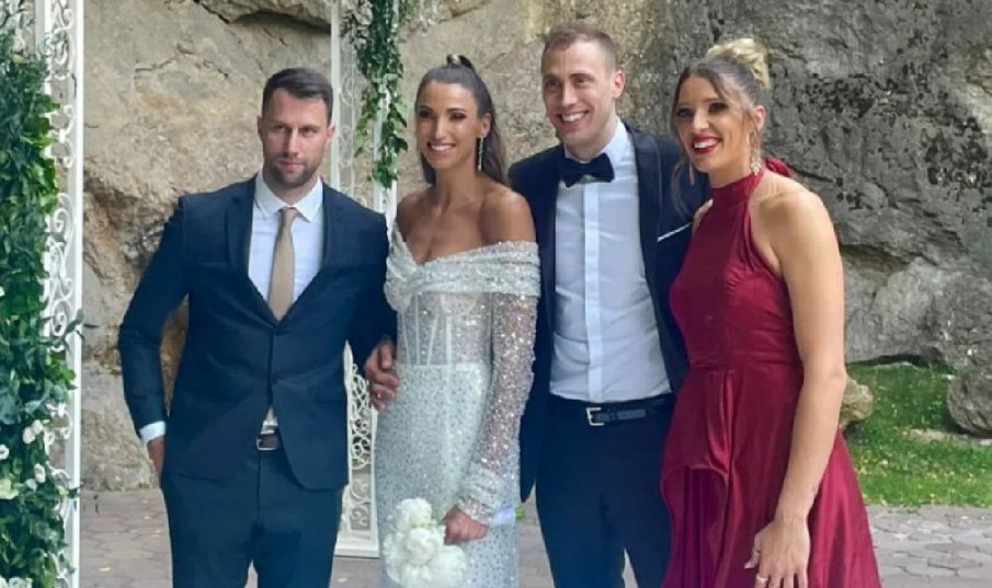 Капитанката на волейболистките кара меден месец в Черна гора