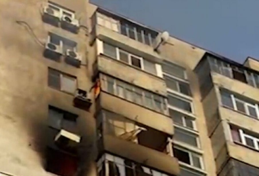 Пожар горя в блок в столичния квартал Света Троица